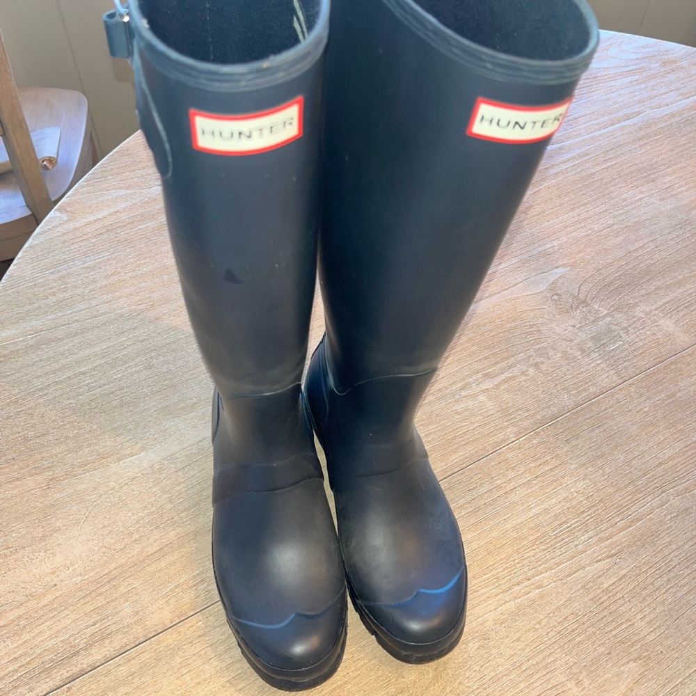 Hunter tall rain boots, navy, size 9